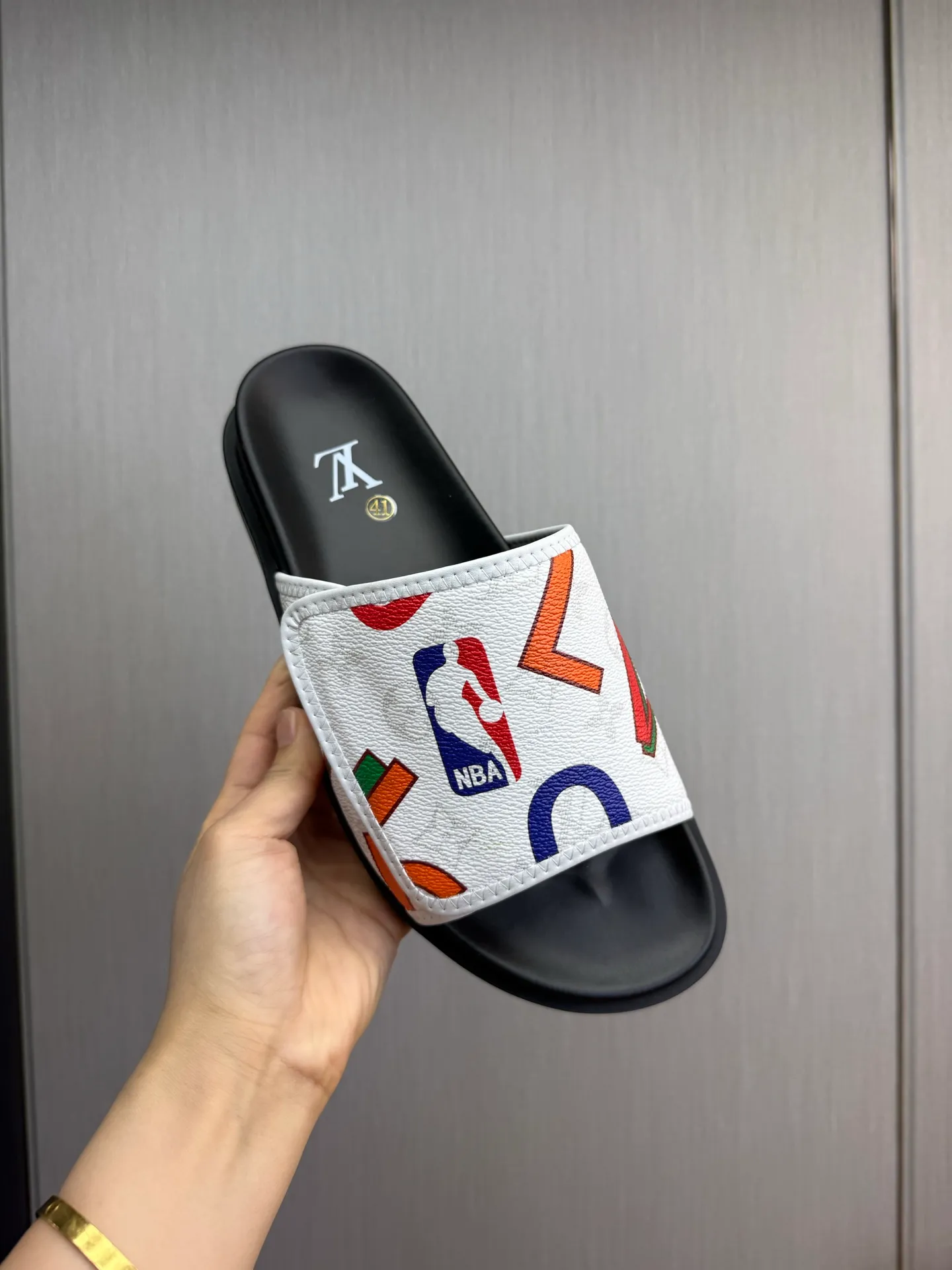 Men's shoes 💰320💰 Lv. hot selling men's slippers 🔥 🩴Official website one to one production 38-45 sizes 45 46 🉑️Customized!